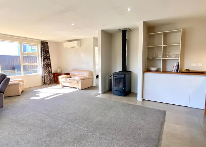 West Meadows Escape, & Slopes Minutes Away Vakantiehuis Wanaka